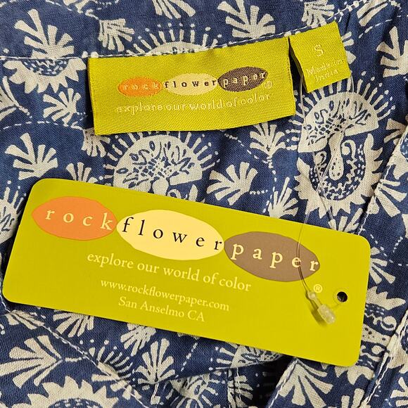 Blue/White NWT Rock‎ Flower Paper Pintuck Long Sleeve V-Neck Tunic Size Small - Picture 6 of 8